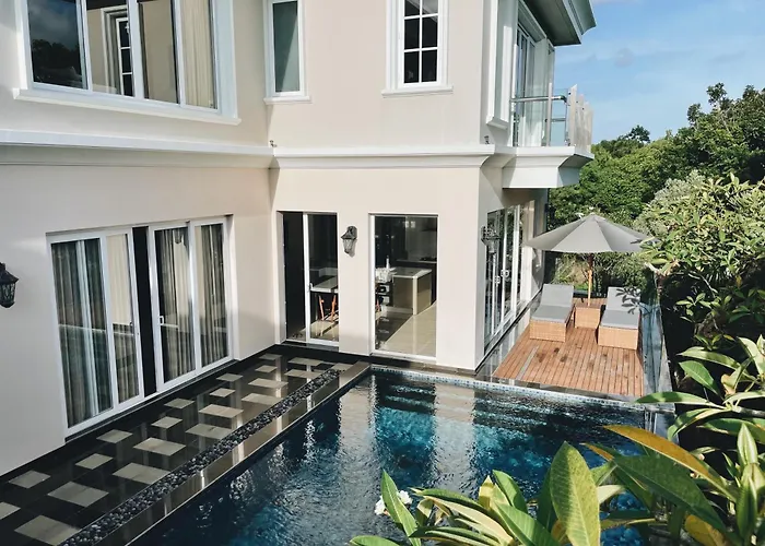 Kula Kara Bingin, Villa