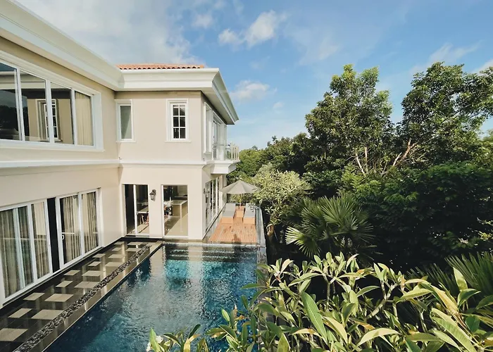 Kula Kara Bingin, Villa